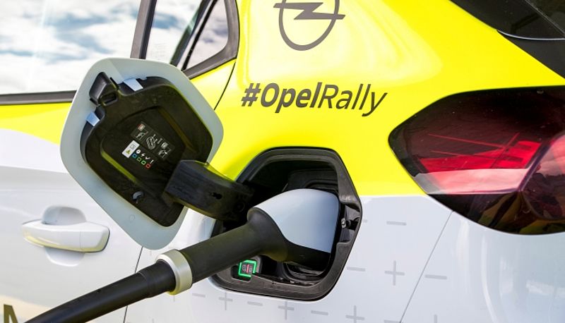 Volle Power: Mobile Ladeinfrastruktur für den Opel Corsa-e Rally